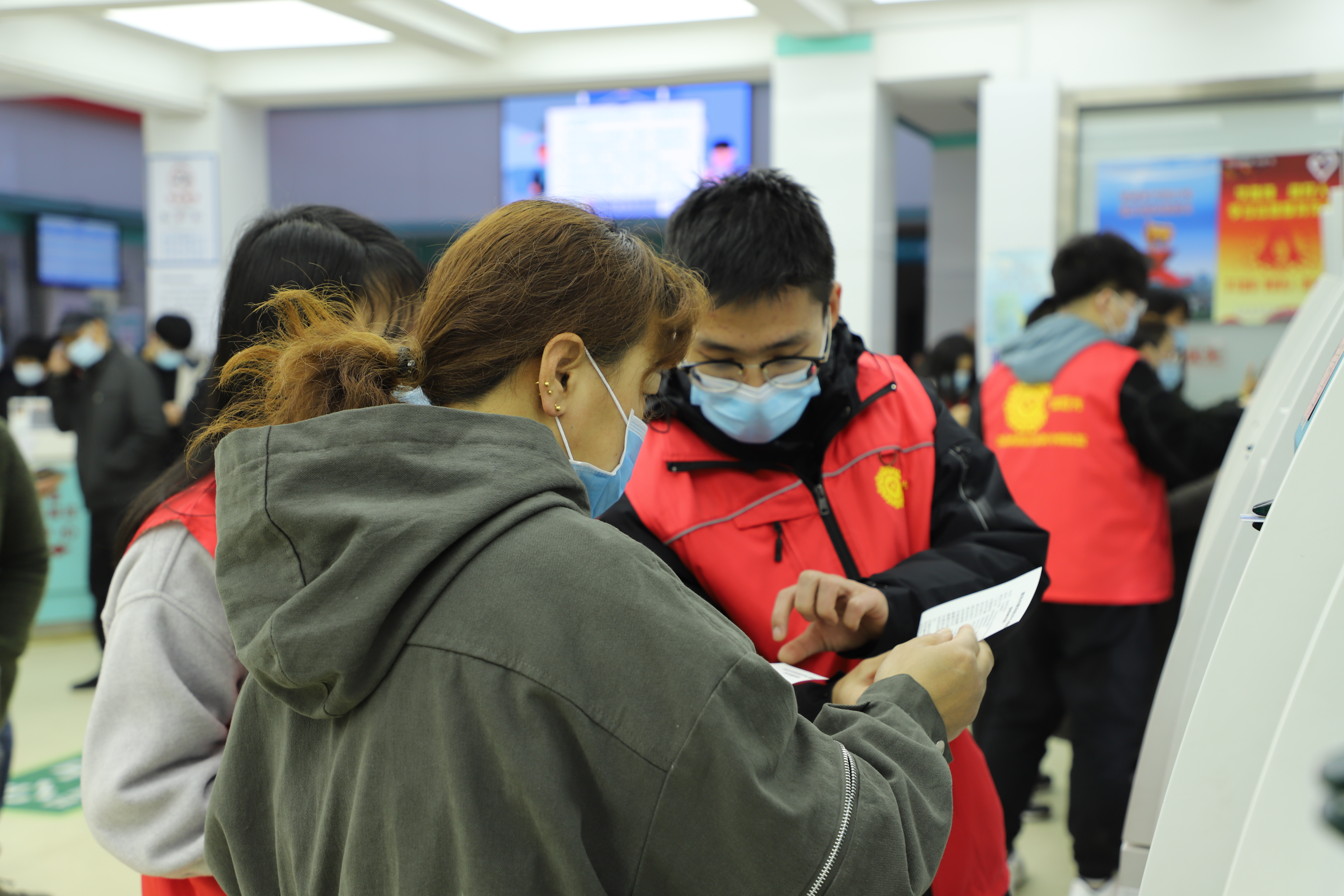 [本科生]我院志愿者赴青岛西海岸新区中心医院开展志愿服务活动
