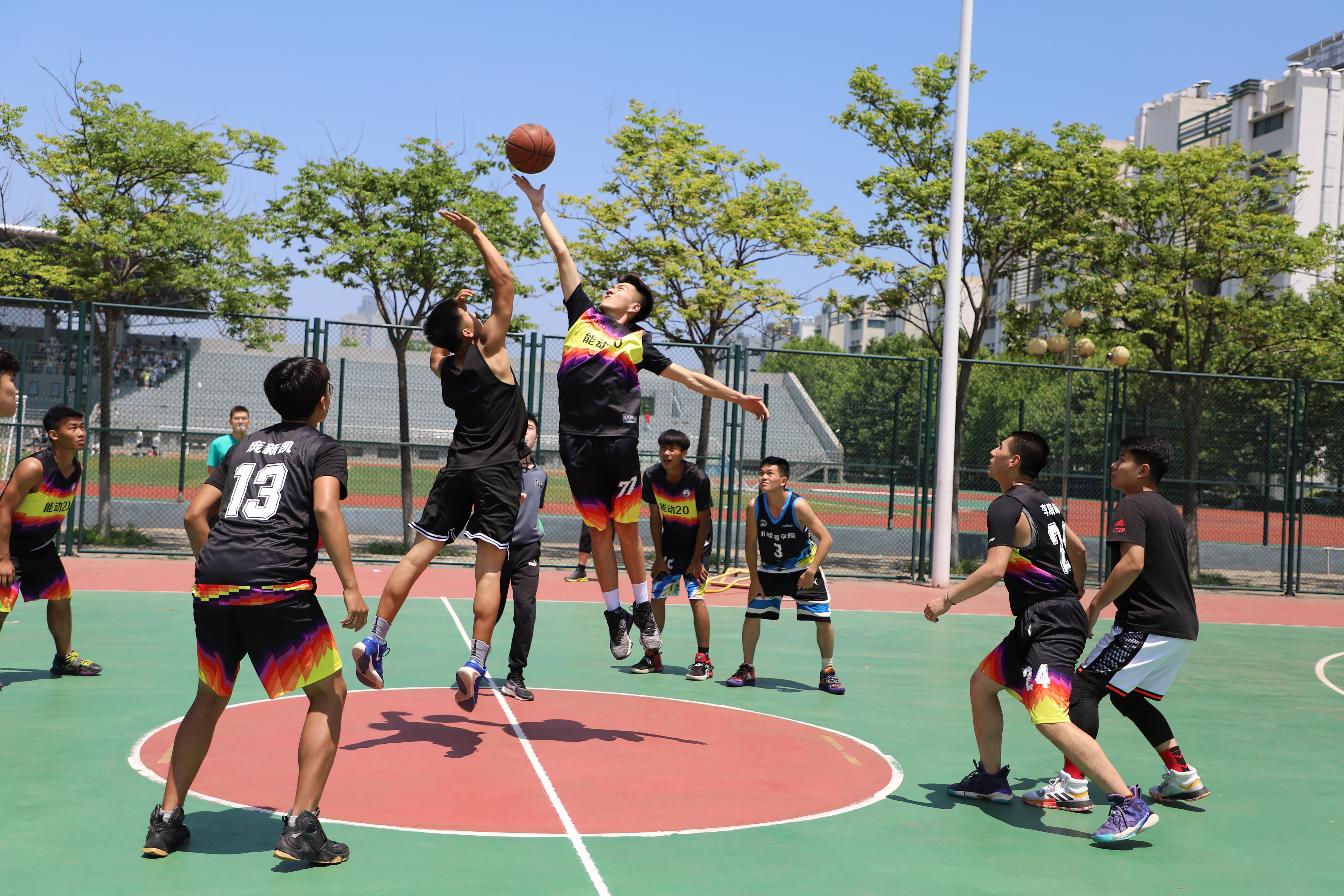 5月31日至6月20日,新能源学院团委举办学院杯篮球赛,此次比赛由体育
